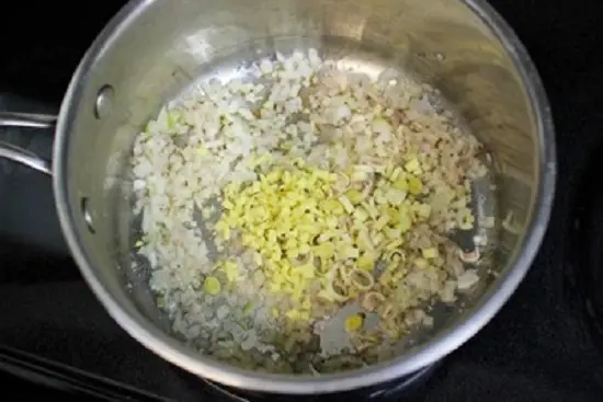 đun gừng và hành khô