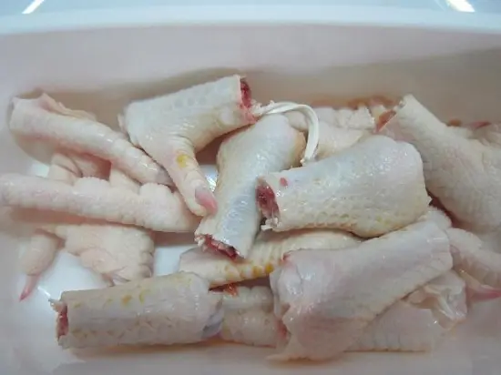 Chuẩn bị nguyên liệu làm canh gà lá giang 1