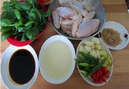 cánh gà om húng quế nguyên liệu