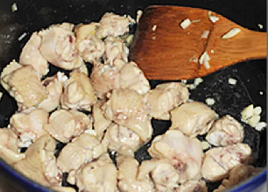 cánh gà xào húng quế xào cánh gà