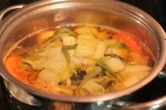 canh hến nấu dưa cải chua nấu canh