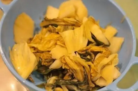 canh hến nấu dưa cải chua dưa cải