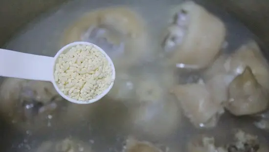 cách làm canh măng móng giò 3