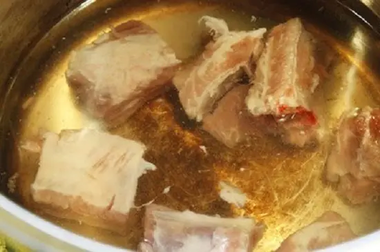 đem luộc qua sườn heo