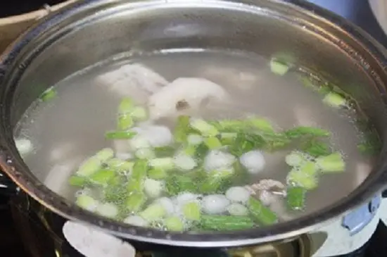 thêm mùi tàu và gia vị