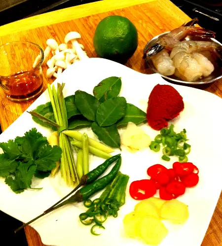 Hoc-lam-canh-tom-chua-cay-ngon-dac-biet-2