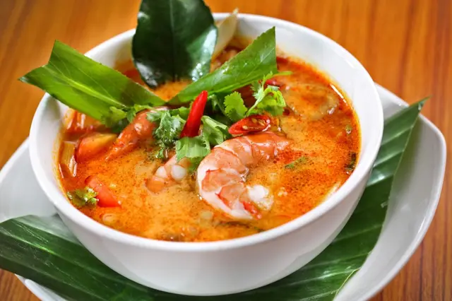 Hoc-lam-canh-tom-chua-cay-ngon-dac-biet-1