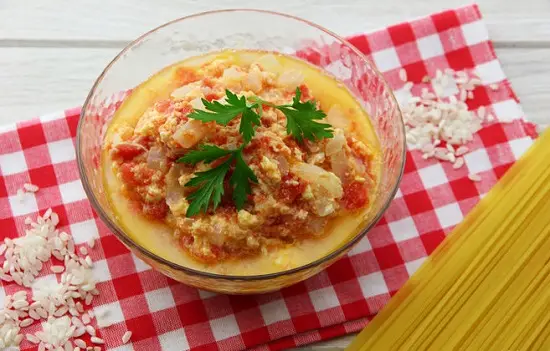 Cách làm canh trứng cà chua nóng hổi cho bữa tối