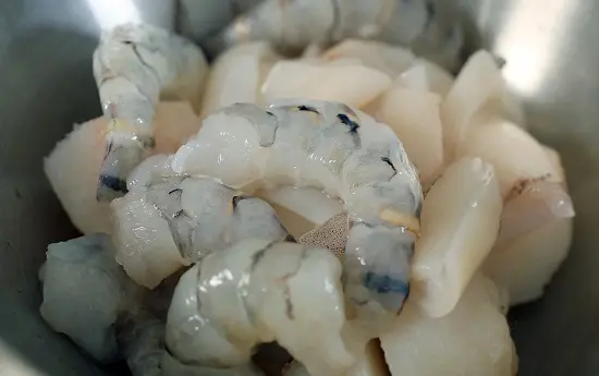 Cách làm chả cá tại nhà đơn giản thơm ngon 2