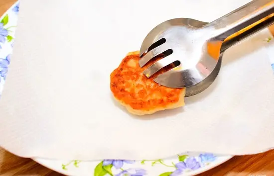 thấm hết dầu thừa đi