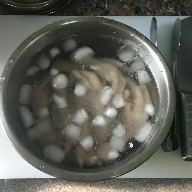 Cách làm chân gà ngâm chua ngọt cực ngon