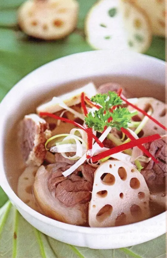 chân giò hầm củ sen thành phẩm