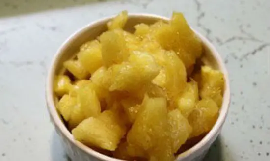 Sơ chế nguyên liệu làm chè dứa hạt é