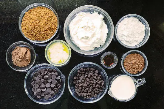 Cach-lam-cheesecake-socola-don-gian-khong-can-lo-nuong-02