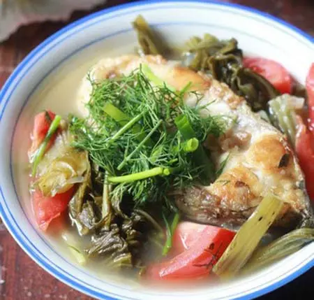 canh ca nau dua chua