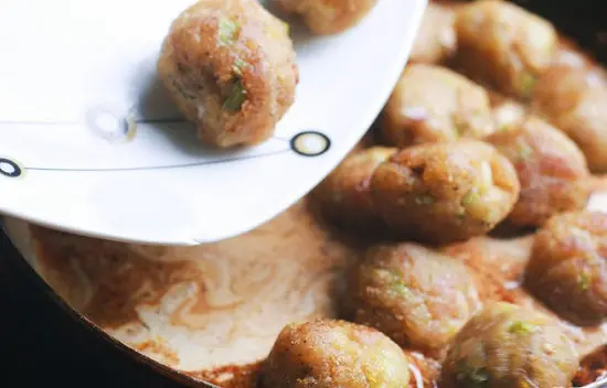 đun chuối viên với sốt