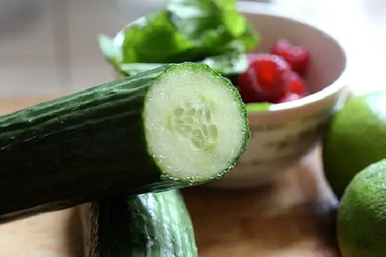 Cách làm cocktail dưa chuột với quả mâm xôi tươi mát ngày hè 3