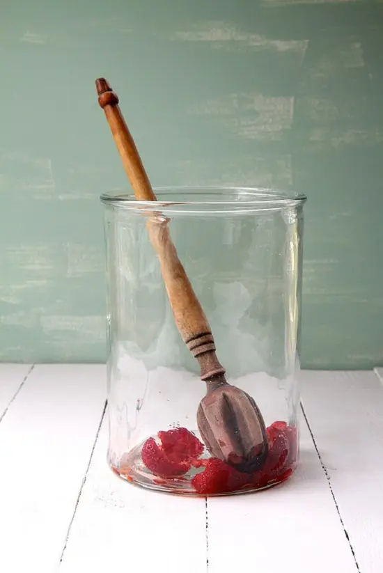 Cách làm cocktail dưa hấu dâu tây ngon tuyệt 4