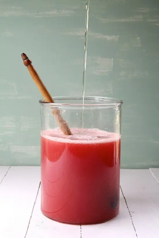 Cách làm cocktail dưa hấu dâu tây ngon tuyệt 7