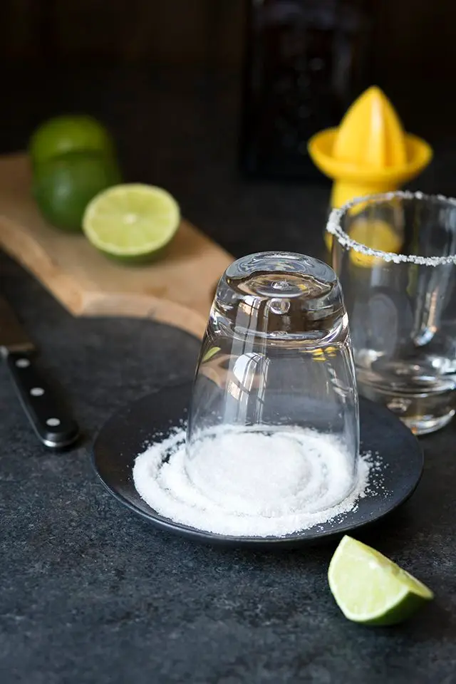 Cach lam cocktail Magarita co dien 2