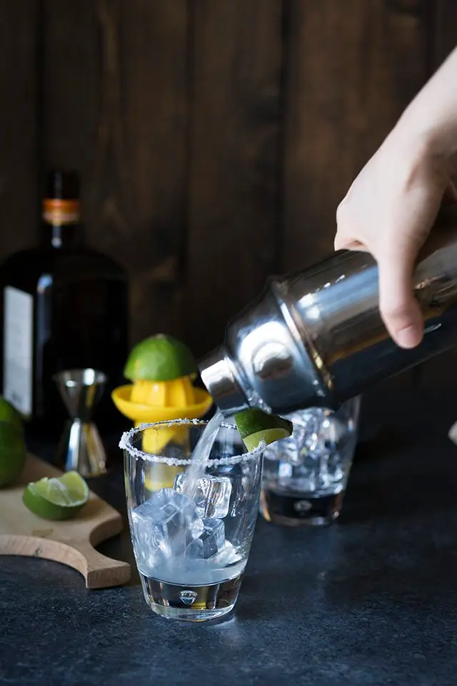 Cach lam cocktail Magarita co dien 3