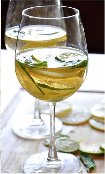 Cách làm cocktail Sangria từ chanh và bạc hà ngon nhất