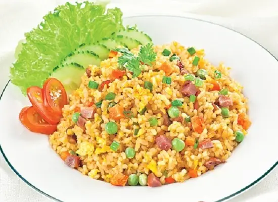 Cách làm cơm chiên Dương Châu đơn giản và thơm ngon