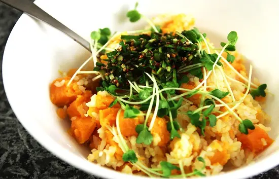 Cách làm cơm khoai lang ngon tuyệt 7