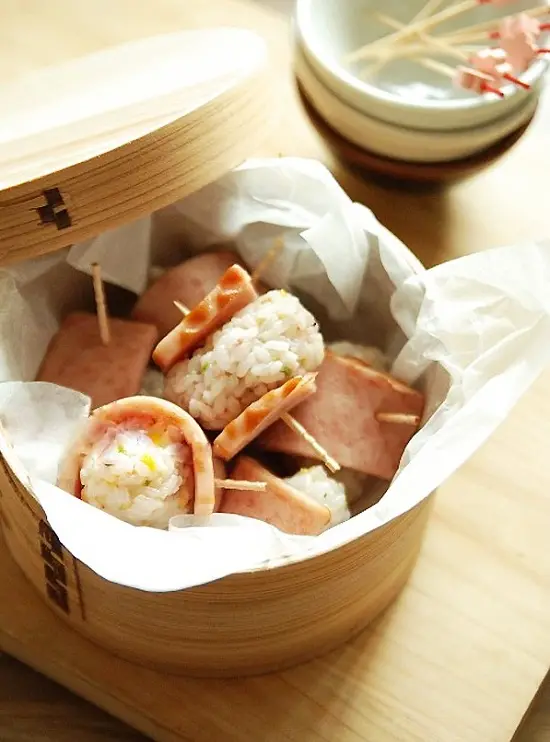 cơm nắm cuộn jambon