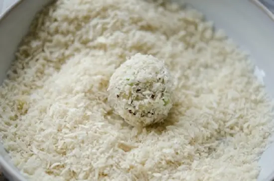 Các bước thực hiện món cơm nắm nhồi phô mai chiên 2