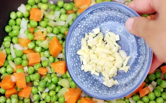 học cách làm cơm rang thịt gà đơn giản