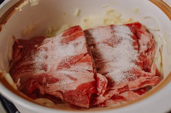 Cách làm Gyudon – cơm thịt bò xào hành tây kiểu Nhật 3