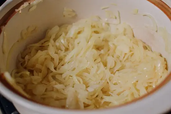Cách làm Gyudon – cơm thịt bò xào hành tây kiểu Nhật 2