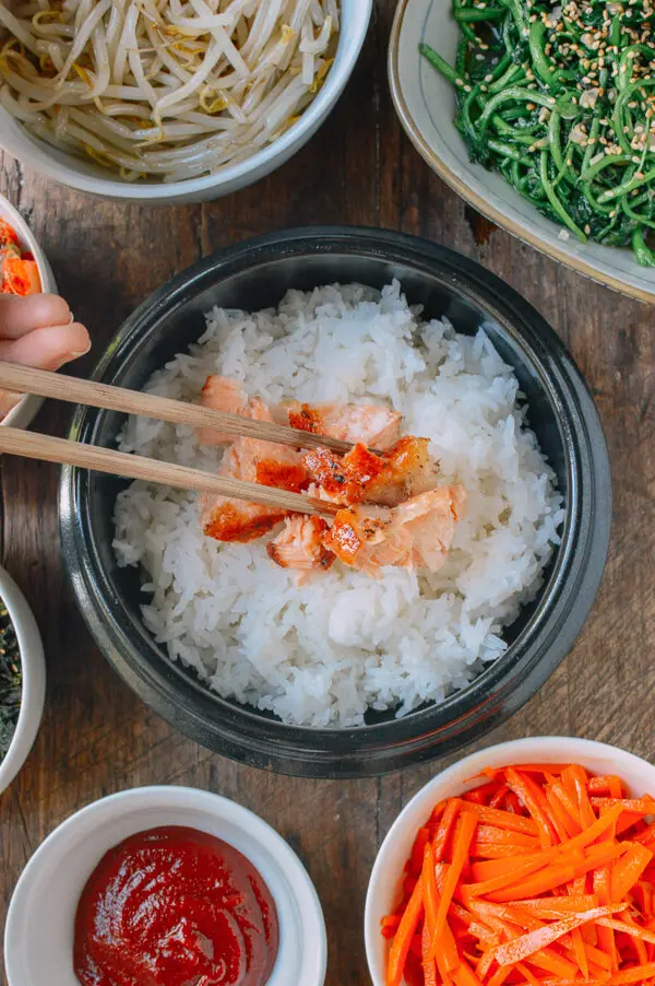 Huong dan lam mon Bibimbap com tron ca hoi dung vi Han Quoc d