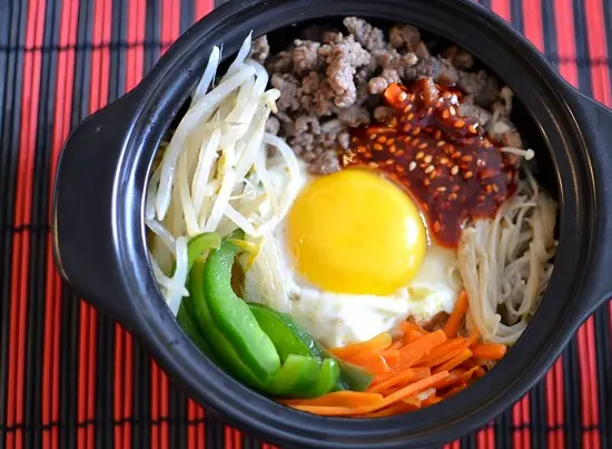 Cách làm cơm trộn Hàn Quốc thơm ngon độc đáo