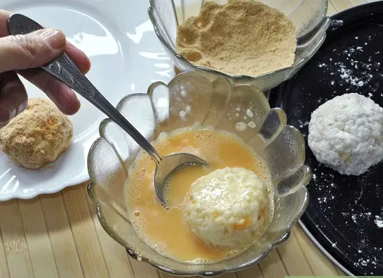 Cách làm cơm viên chiên giải quyết đồ thừa ngày hè 4