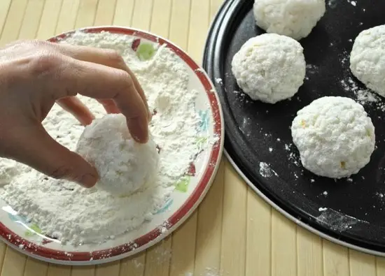 Cách làm cơm viên chiên giải quyết đồ thừa ngày hè 5