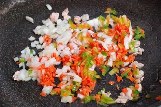 xào thịt và rau củ