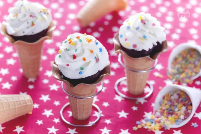 Cách làm cupcake ốc quế 9
