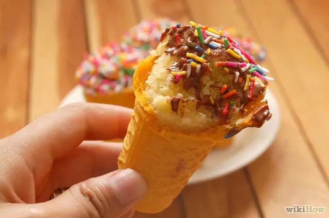 Cách làm cupcake ốc quế 2