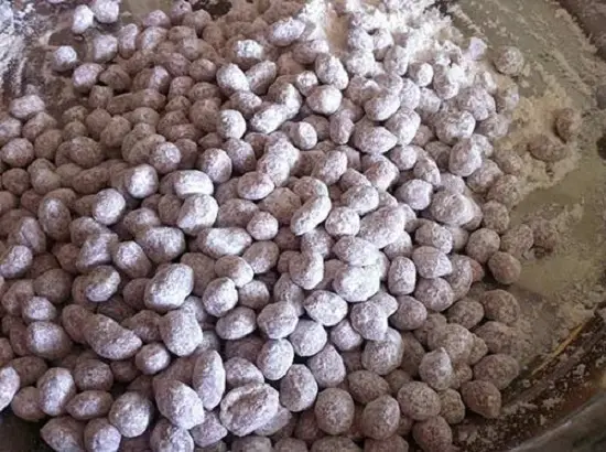 trộn lạc với bột