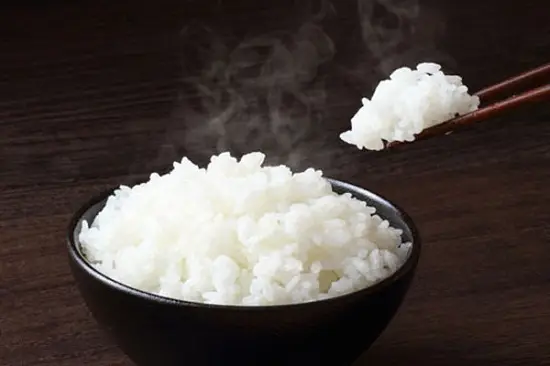 Cách làm đậu phụ cuộn cơm kiểu Nhật hấp dẫn 2