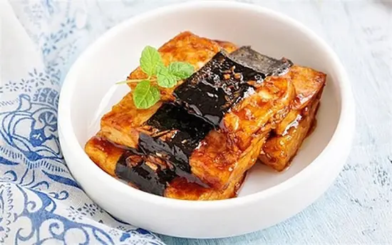 Cách làm đậu phụ cuộn rong biển cho bữa cơm chay rằm tháng 7 thanh đạm