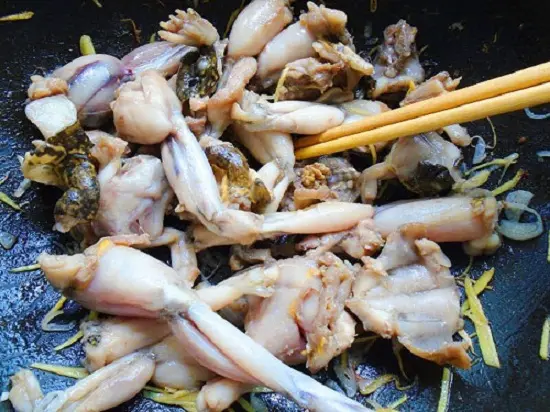 Kết quả hình ảnh cho Cách làm ếch xào sả ớt