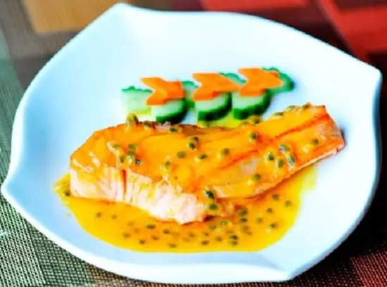 cách làm gà áp chảo sốt chanh dây 5