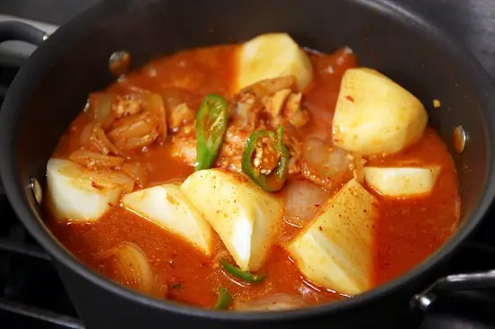 Cách làm gà hầm cay kiểu Hàn mềm thơm hết ý 6