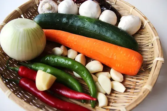 Cách làm gà hầm rau củ kiểu Hàn thơm ngon hết ý 2