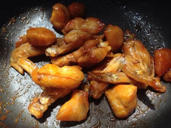 chiên gà cho đến khi vàng đều