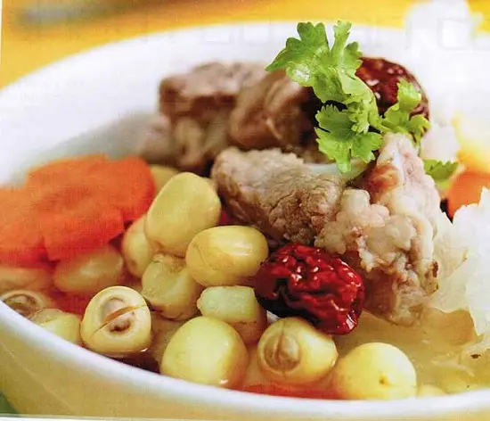 Cách làm gà tre tần hạt sen thuốc Bắc bổ dưỡng