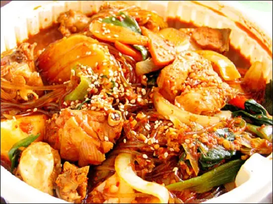 Cách làm gà xào cay đổi vị cho bữa cơm thêm đậm đà